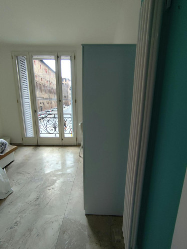 Pleasing single bedroom with balcony in central Bologna