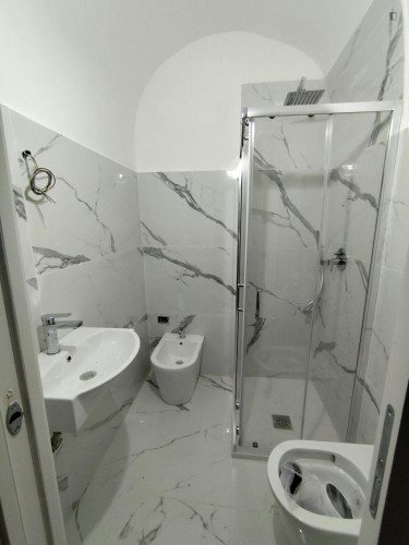 Bed in an ensuite twin bedroom with balcony in spacious apartment in the city center