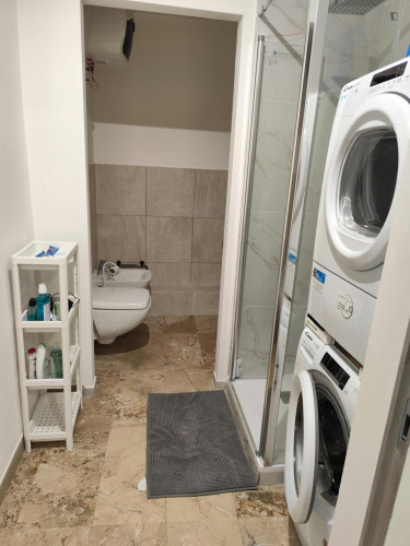 Bed in an ensuite twin bedroom with balcony in spacious apartment in the city center