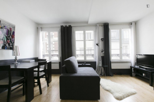 Exciting 1 Bedroom Apartment close to École Militaire Metro