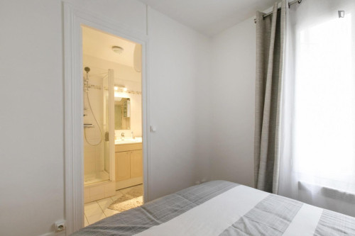 Exciting 1 Bedroom Apartment close to École Militaire Metro