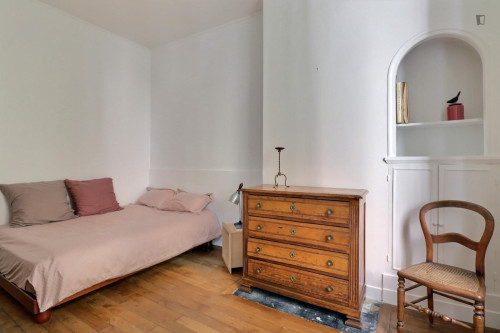 Excellent 1-bedroom apartment in Grandes-Carrières