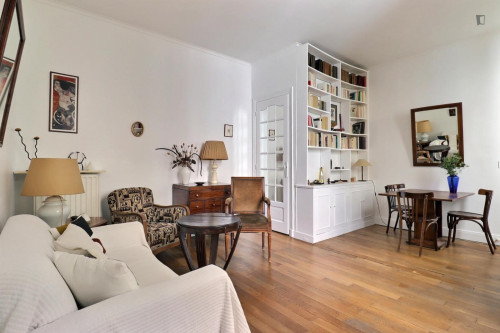 Excellent 1-bedroom apartment in Grandes-Carrières
