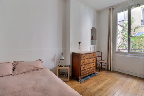 Excellent 1-bedroom apartment in Grandes-Carrières