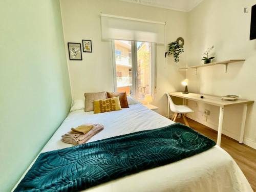 Neat and cosy double bedroom in La Magdalena