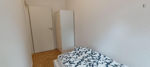 Very pleasant single bedroom near Markgrafenstraße metro