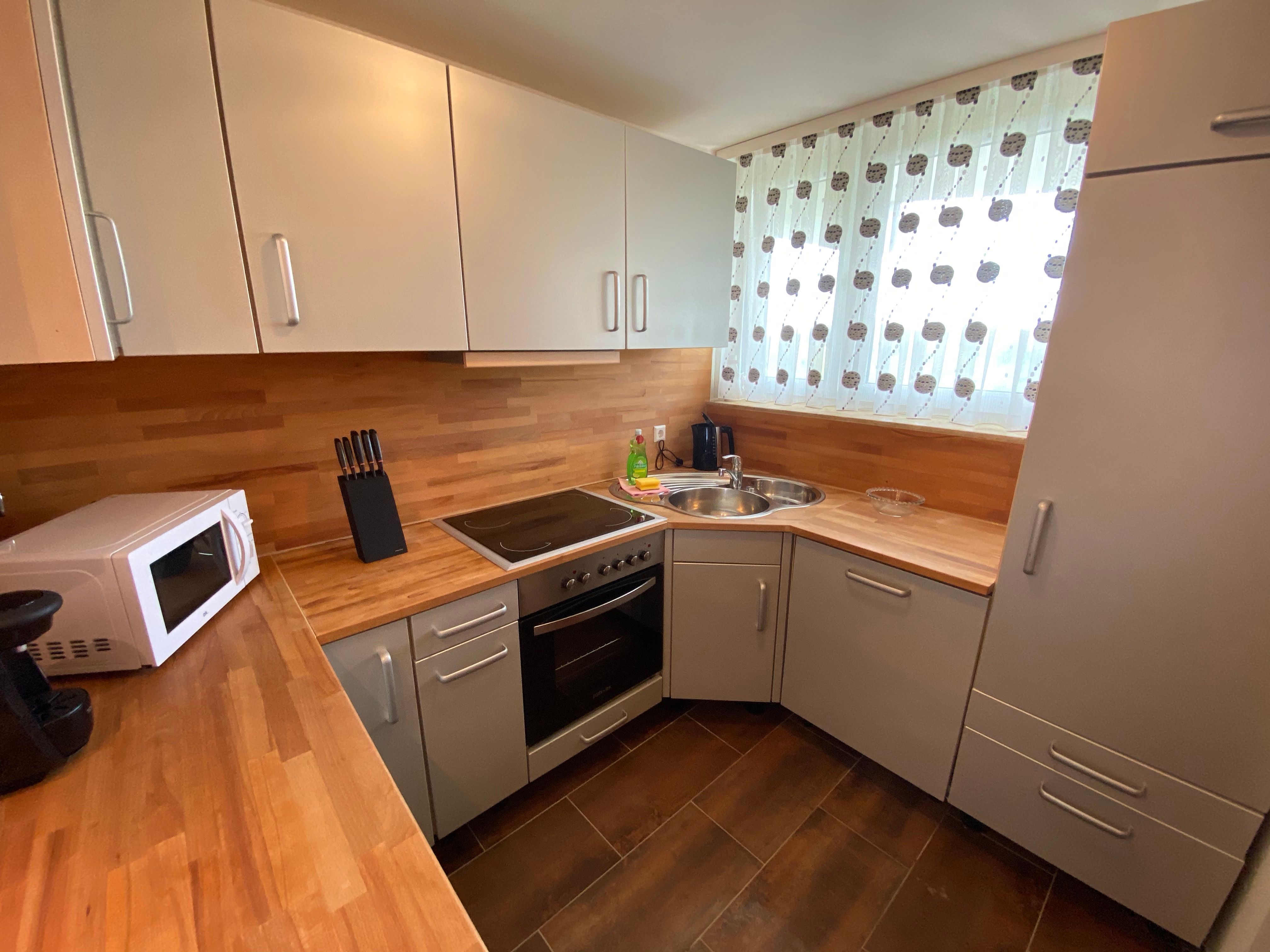 Chic 2 Room Apartment With Elevator And Underground Parking - 7