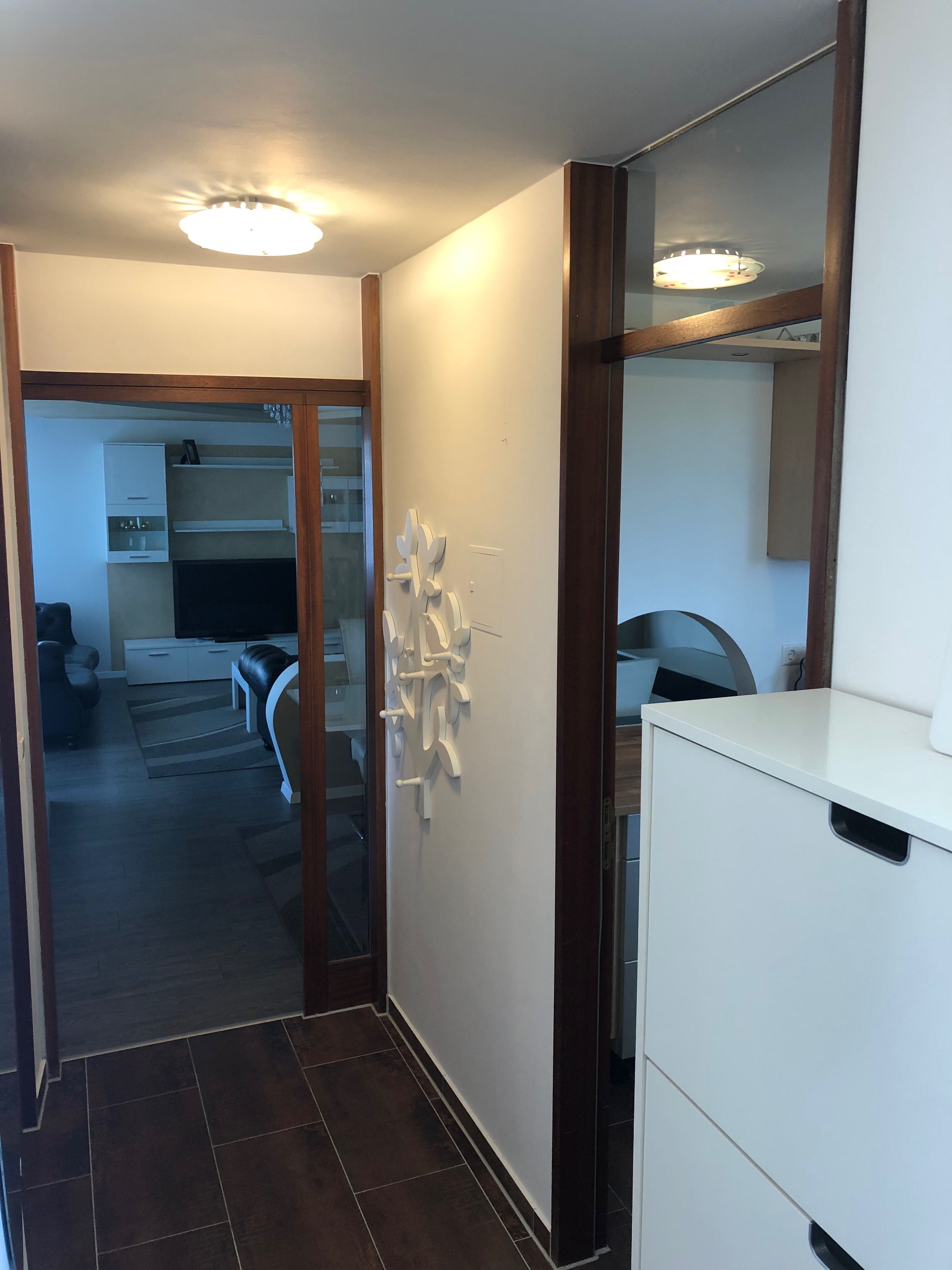 Chic 2 Room Apartment With Elevator And Underground Parking - 3