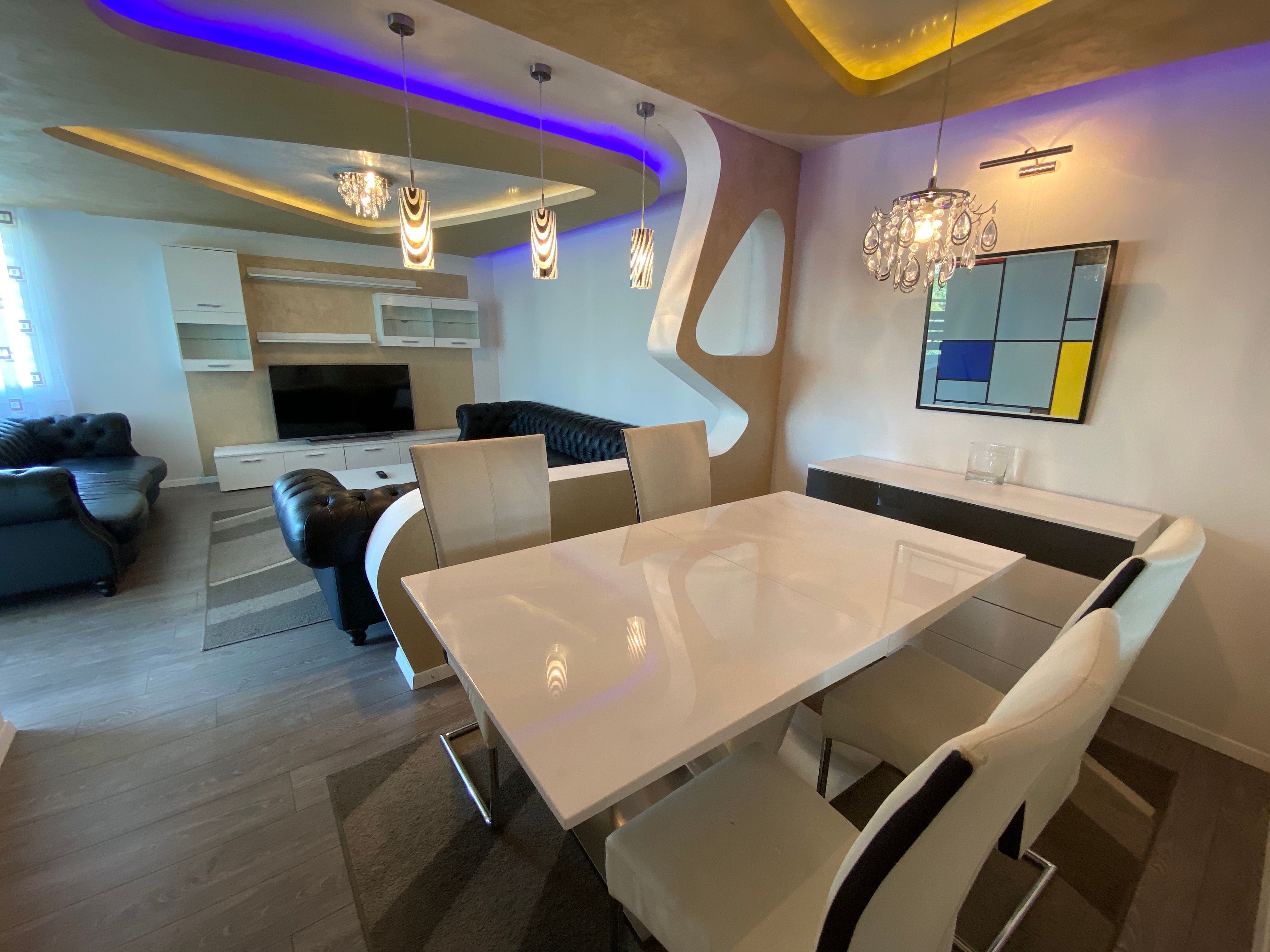 Chic 2 Room Apartment With Elevator And Underground Parking - 13