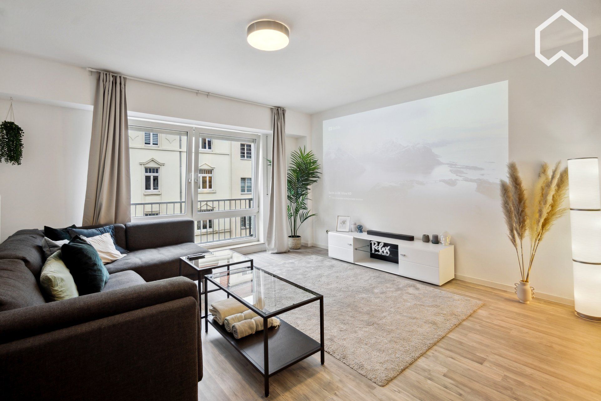 Modern Apartment With Netflix & Home Cinema In Dresden - 15