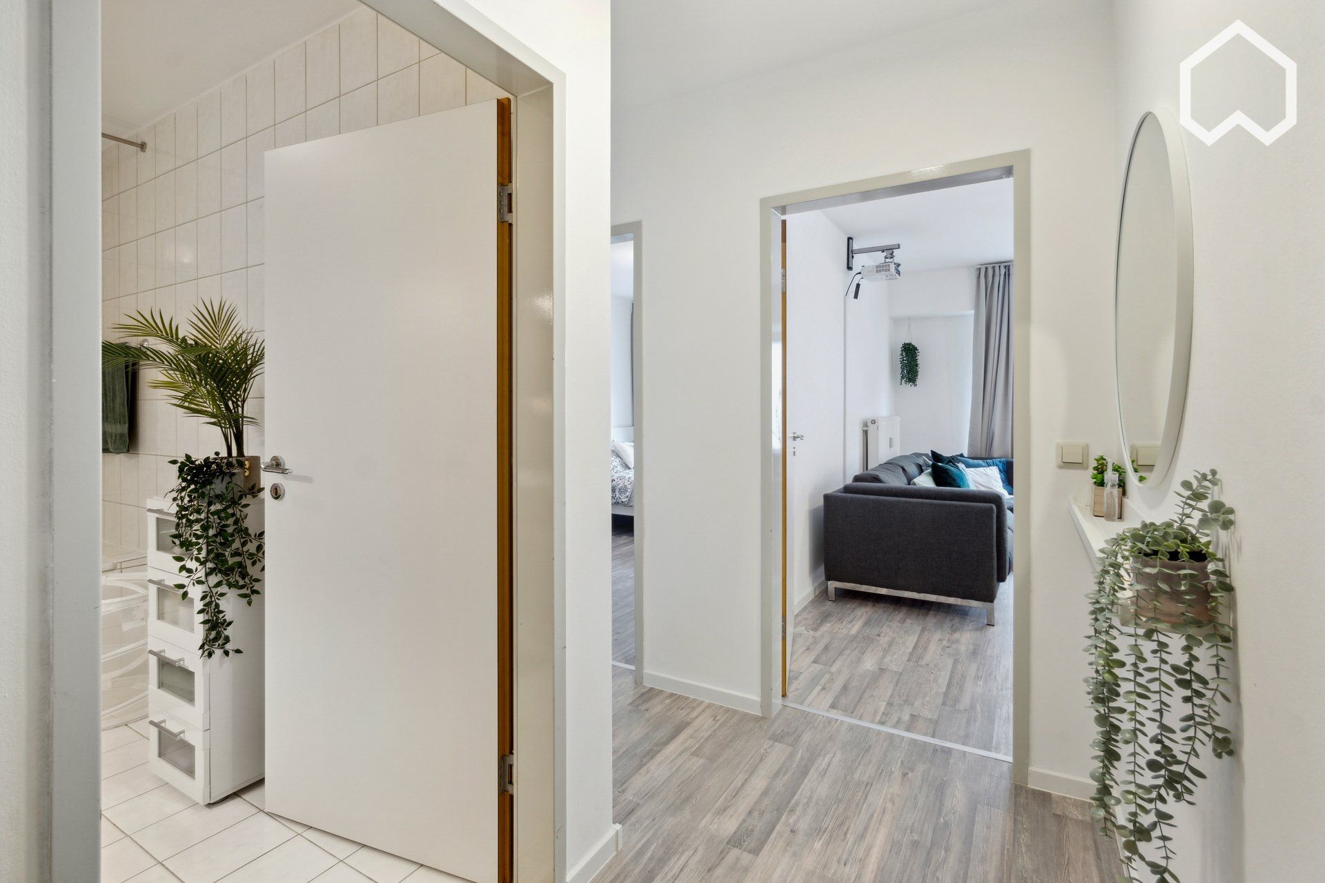 Modern Apartment With Netflix & Home Cinema In Dresden - 4