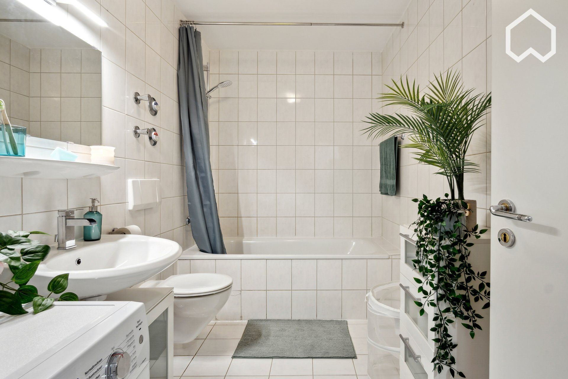 Modern Apartment With Netflix & Home Cinema In Dresden - 6
