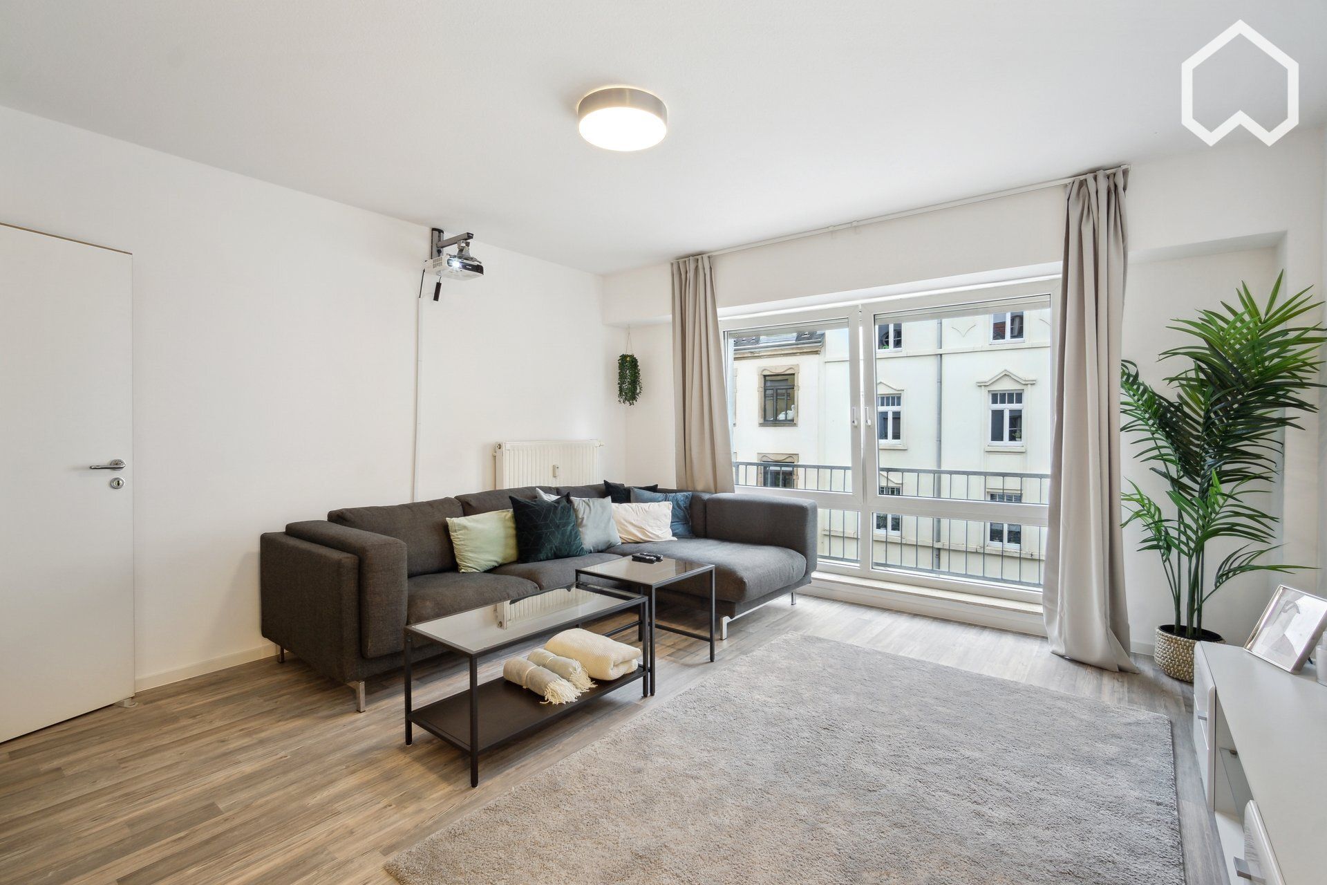 Modern Apartment With Netflix & Home Cinema In Dresden - 14