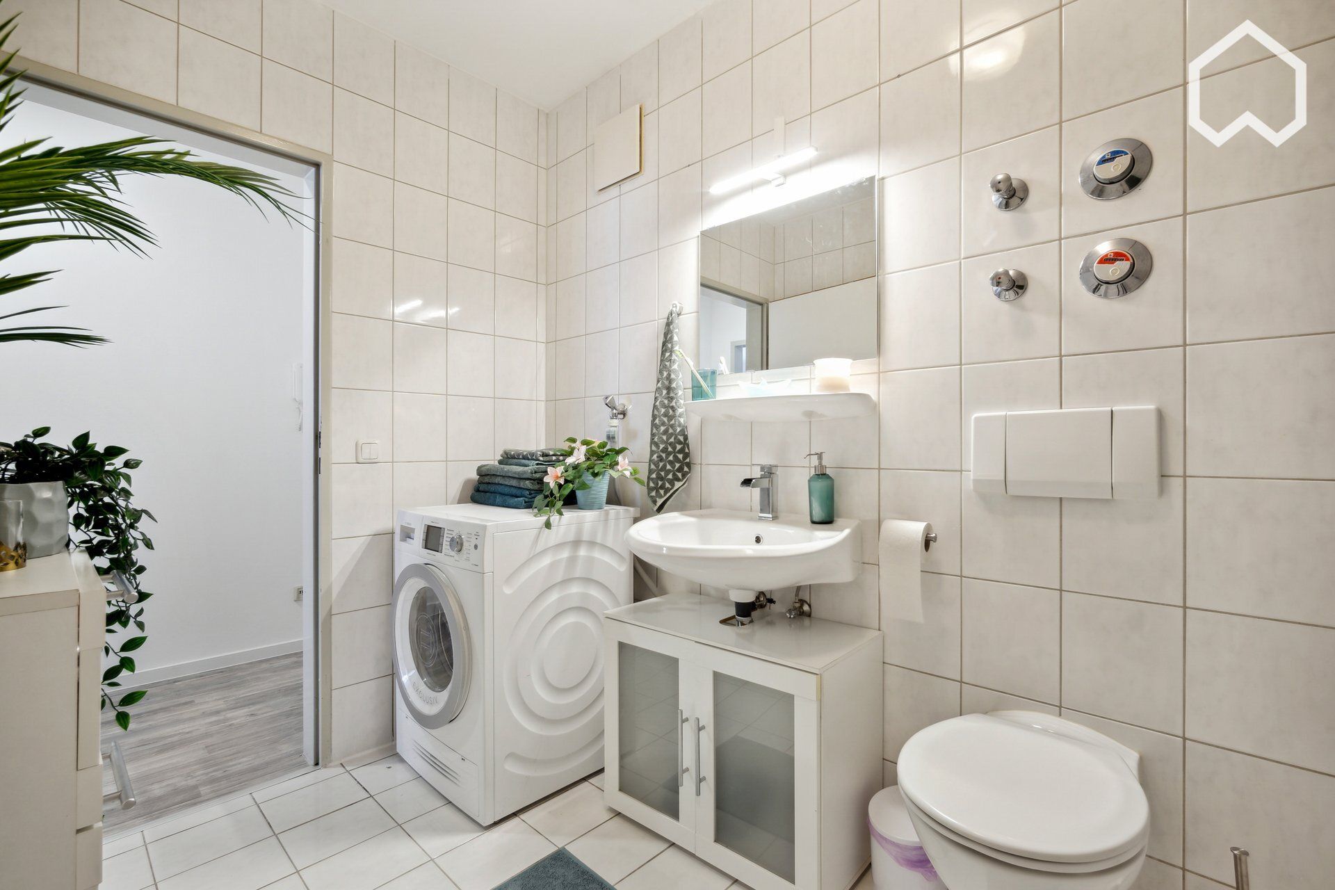 Modern Apartment With Netflix & Home Cinema In Dresden - 5
