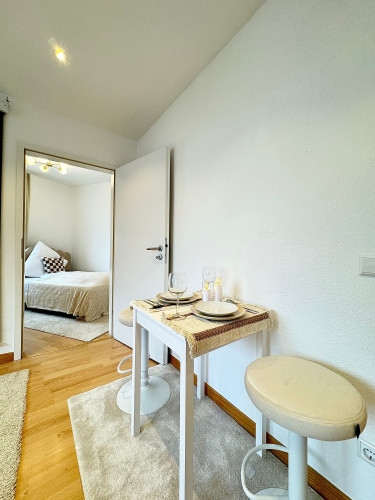 Top location! Stunning city apartment | Cinema screen | WiFi