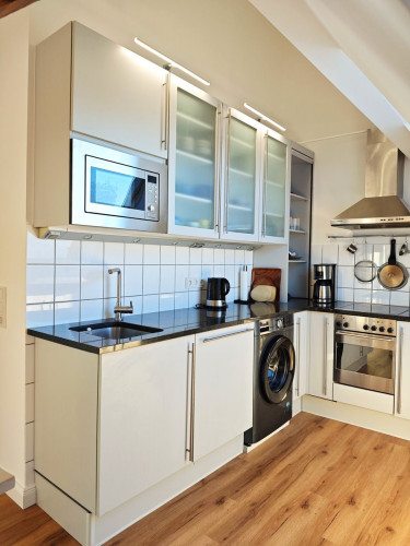 Charming attic apartment with balcony, furnished, close to Düsseldorf
