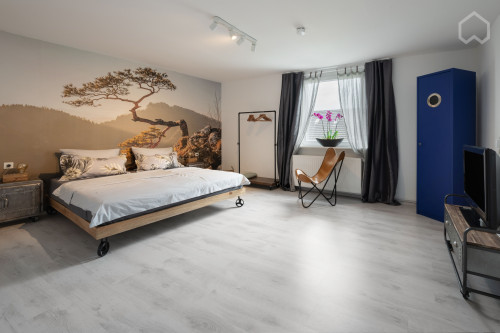 Newly renovated apartment in central location of Oberhausen with parking space