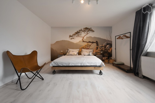 Newly renovated apartment in central location of Oberhausen with parking space