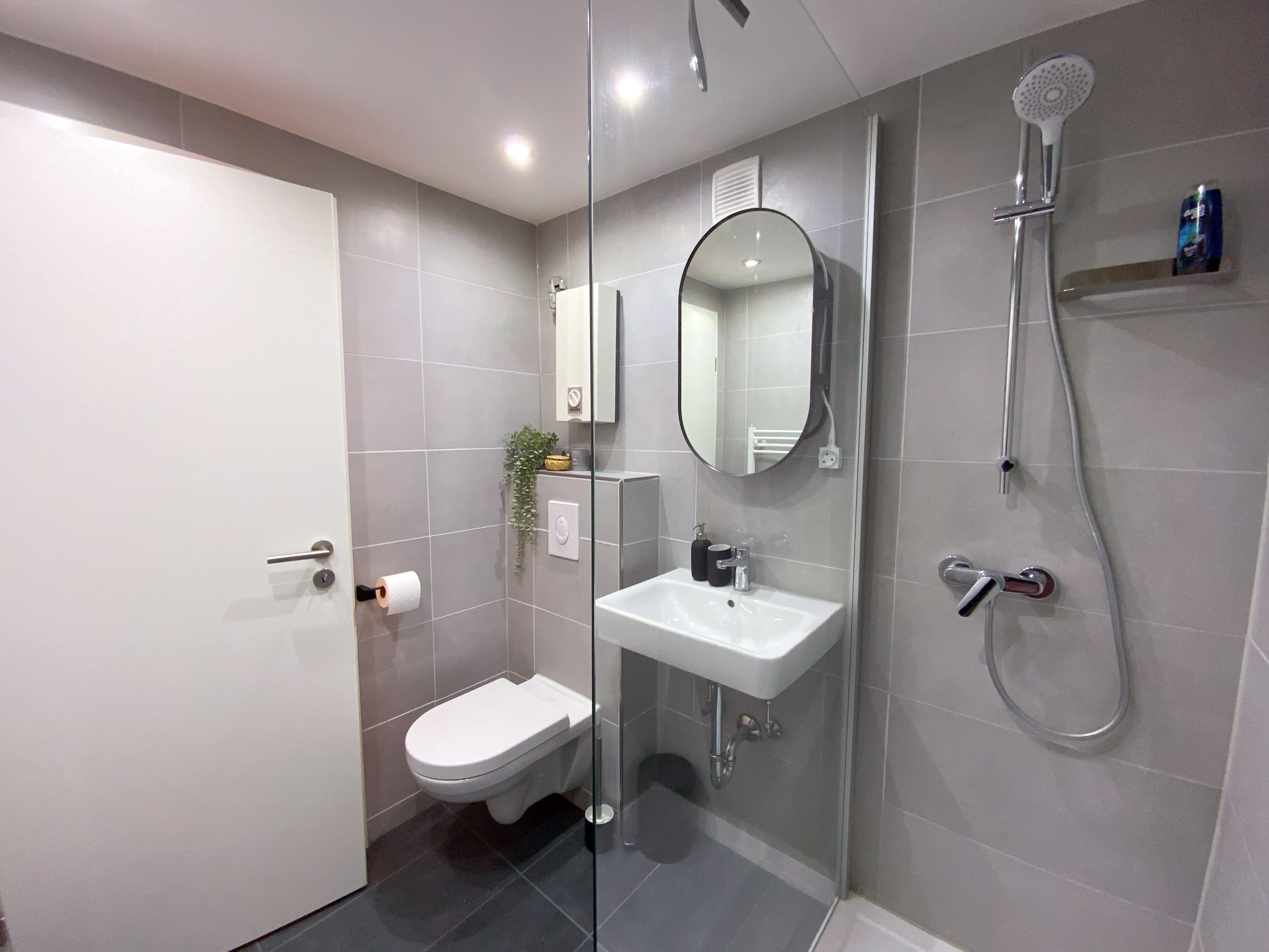  Modern Living In Ratingen: Stylish Apartment Close To Düsseldorf  -  Modern Living in Ratingen: Stylish Apartment Close to Düsseldorf  - Gallery -  3