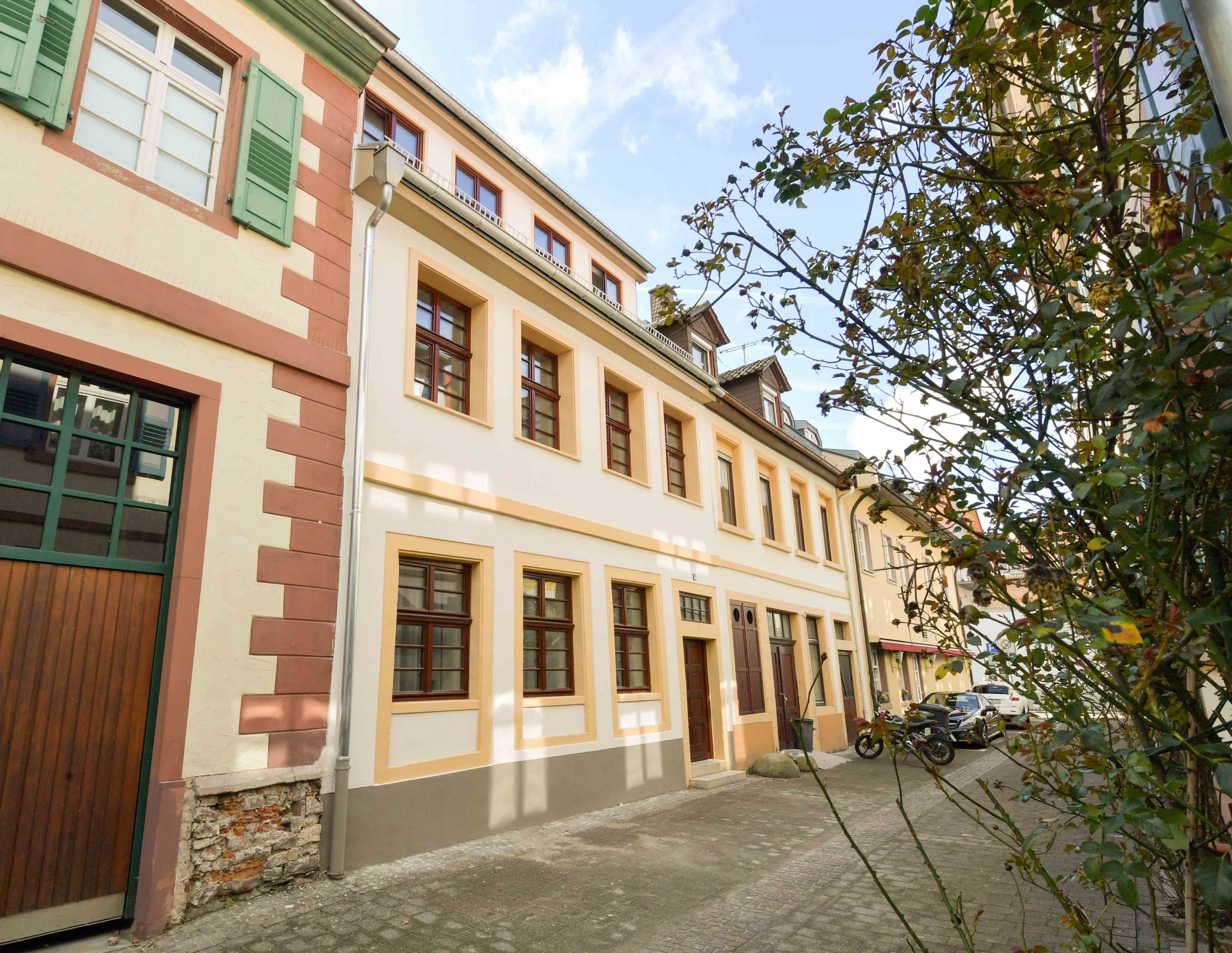 Cozy Home Close To City Center - 1