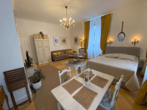 Large Studio City Ost