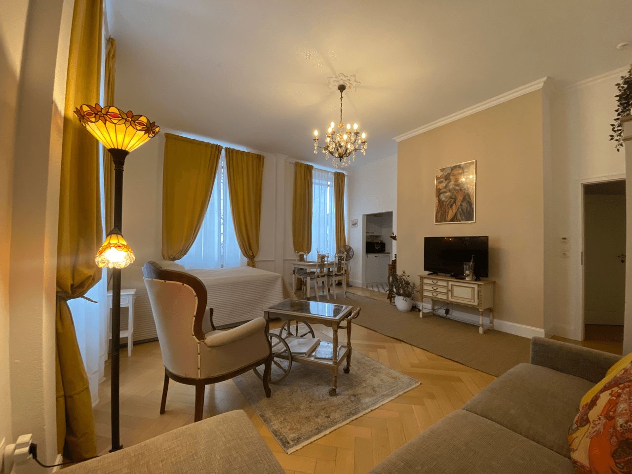  Large Studio City Ost  -  Large Studio City Ost  - Gallery -  1