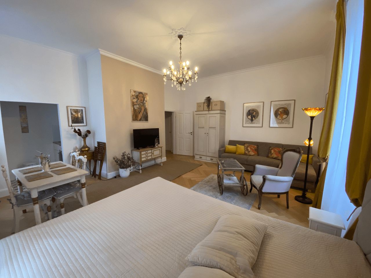  Large Studio City Ost  -  Large Studio City Ost  - Gallery -  2