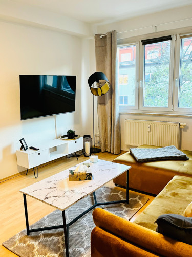 Modern 3 room apartment with balcony, WiFi, kitchen & smart TV - Gallery - 4