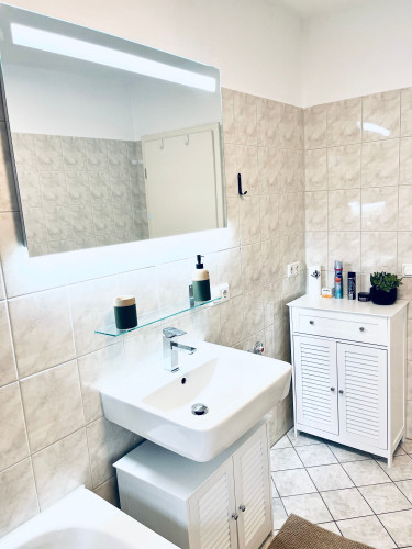 Modern 3 room apartment with balcony, WiFi, kitchen & smart TV - Gallery - 13
