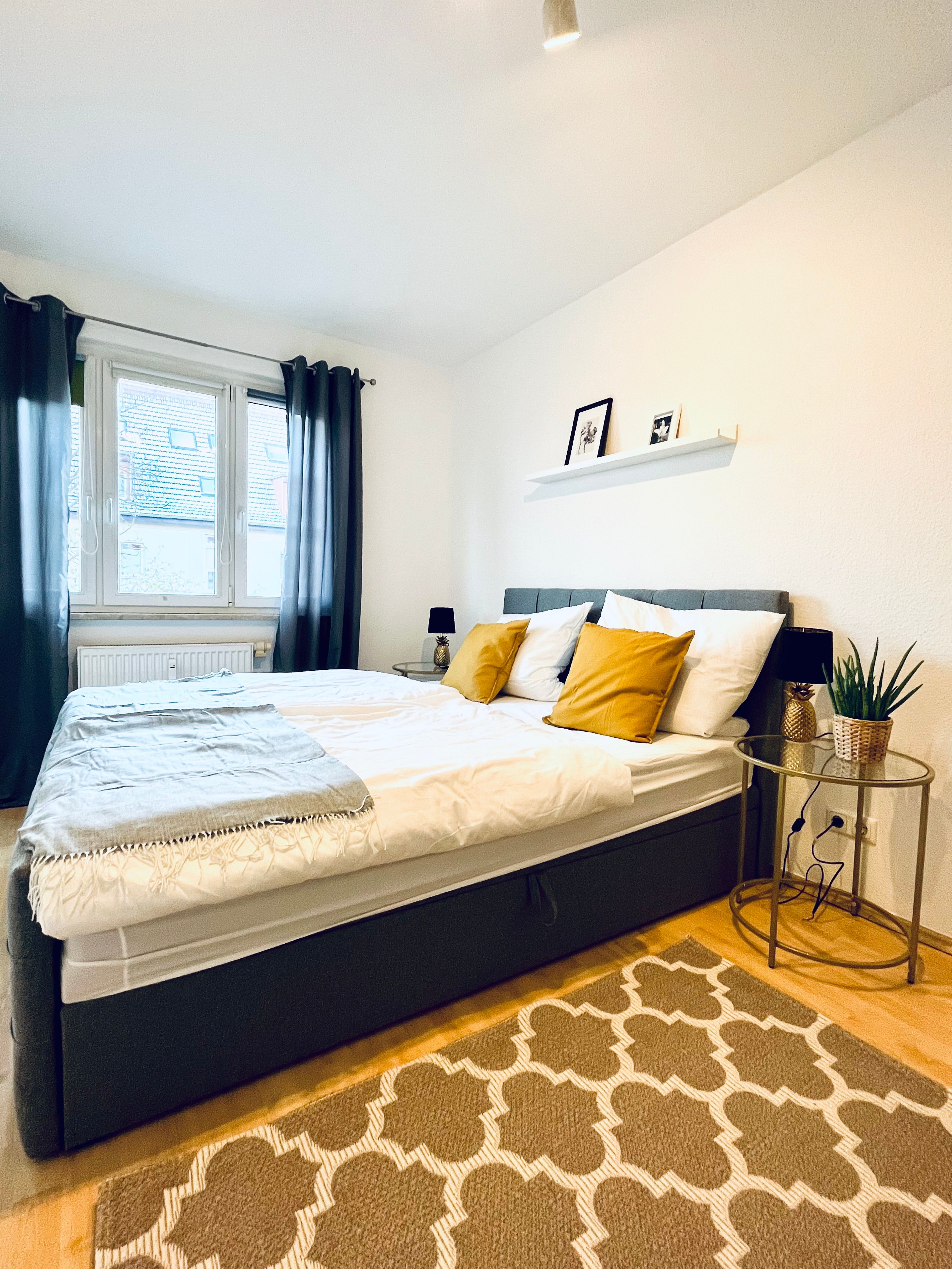 Modern 3 Room Apartment With Balcony, WiFi, Kitchen & Smart TV - 16
