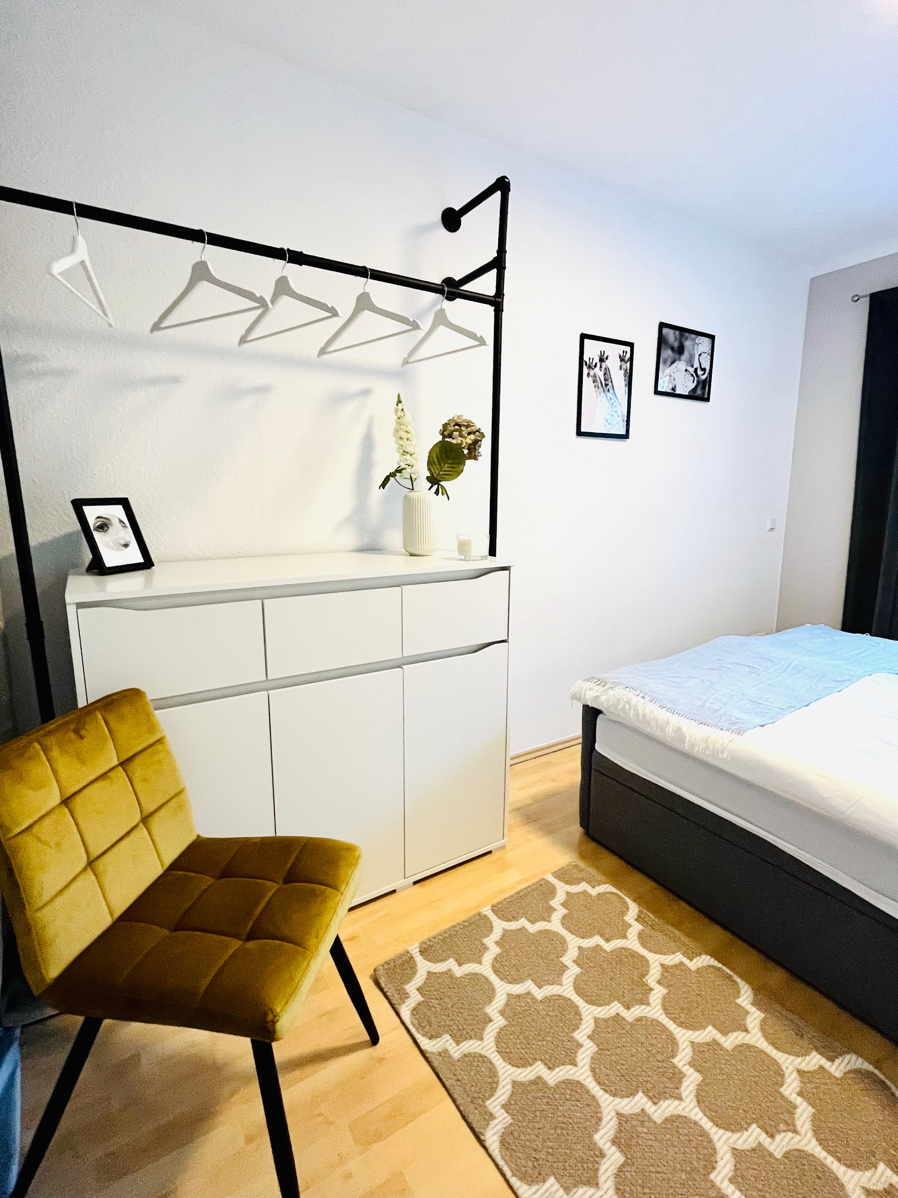 Modern 3 Room Apartment With Balcony, WiFi, Kitchen & Smart TV - 14