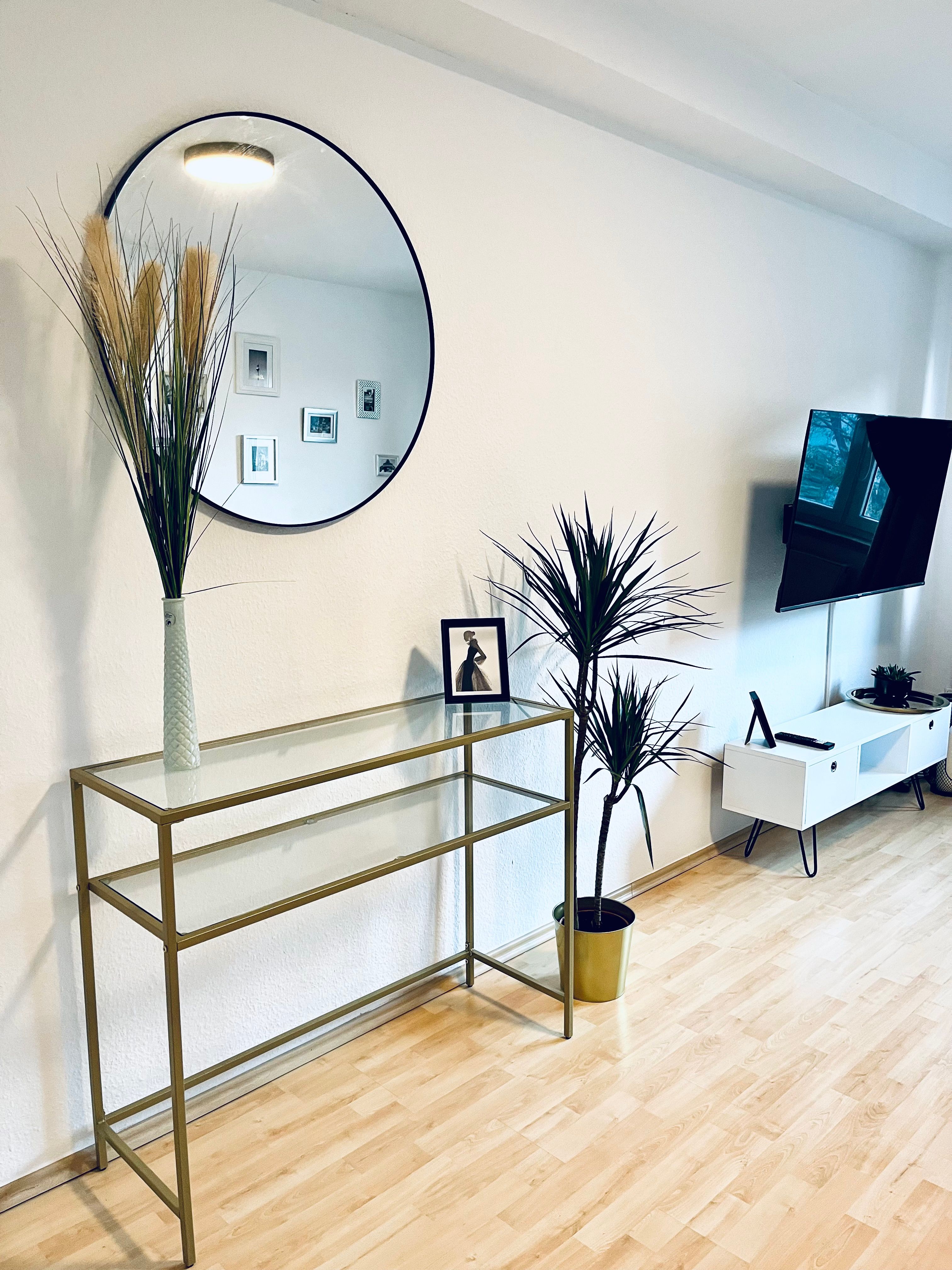 Modern 3 Room Apartment With Balcony, WiFi, Kitchen & Smart TV - 20