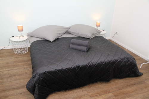 Close to the City, Quiet & Modern: Garden Apartment w/ Terrace - Gallery - 17