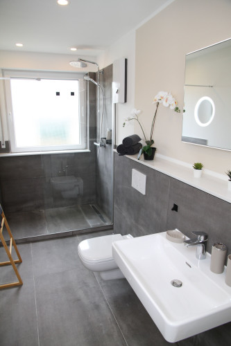 Close to the City, Quiet & Modern: Garden Apartment w/ Terrace - Gallery - 34