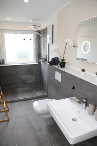 Close to the City, Quiet & Modern: Garden Apartment w/ Terrace - Gallery - 16