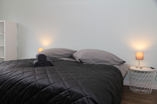 Close to the City, Quiet & Modern: Garden Apartment w/ Terrace - Gallery - 21