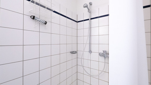 Quiet apartment near school