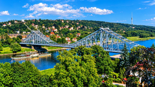 Laubegast · 2-room all-inclusive · renovated 2025 · balcony · Anmeldung & home office