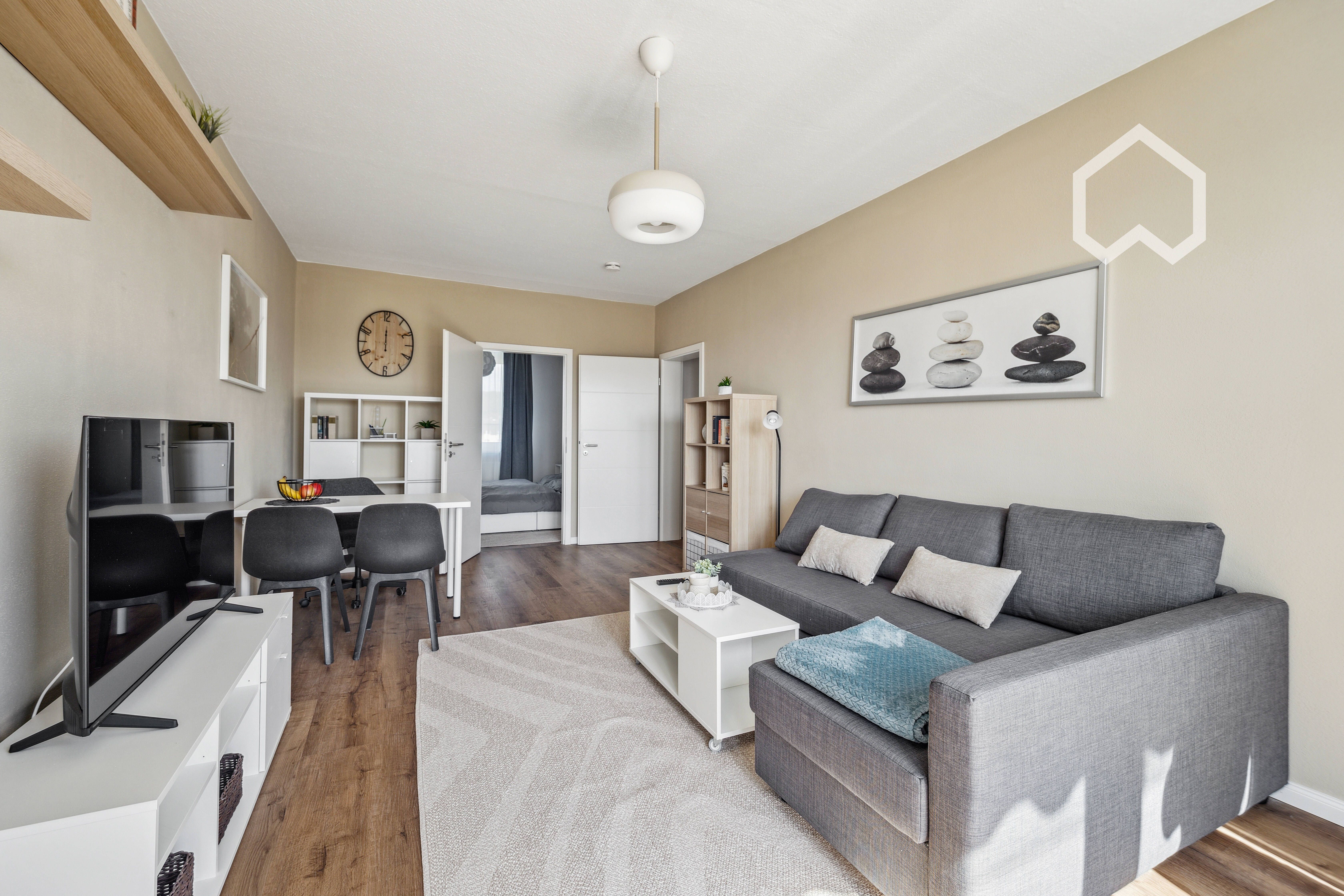  Laubegast · 2-Room All-Inclusive · Renovated 2025 · Balcony · Anmeldung & Home Office  -  Laubegast · 2-room all-inclusive · renovated 2025 · balcony · Anmeldung & home office  - Gallery -  16