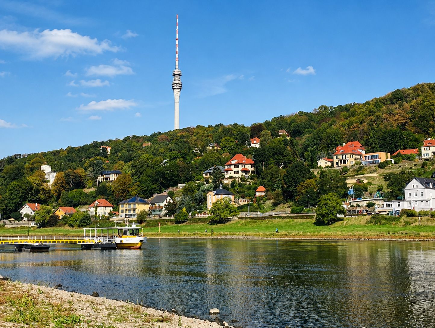  Laubegast · 2-Room All-Inclusive · Renovated 2025 · Balcony · Anmeldung & Home Office  -  Laubegast · 2-room all-inclusive · renovated 2025 · balcony · Anmeldung & home office  - Gallery -  3