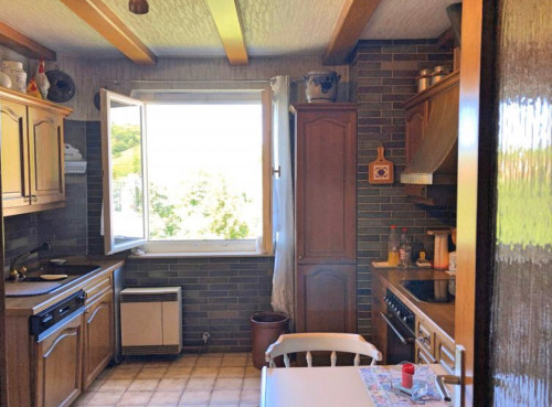 Three-room apartment in Untertürkheim with view of the Stuttgart vineyards