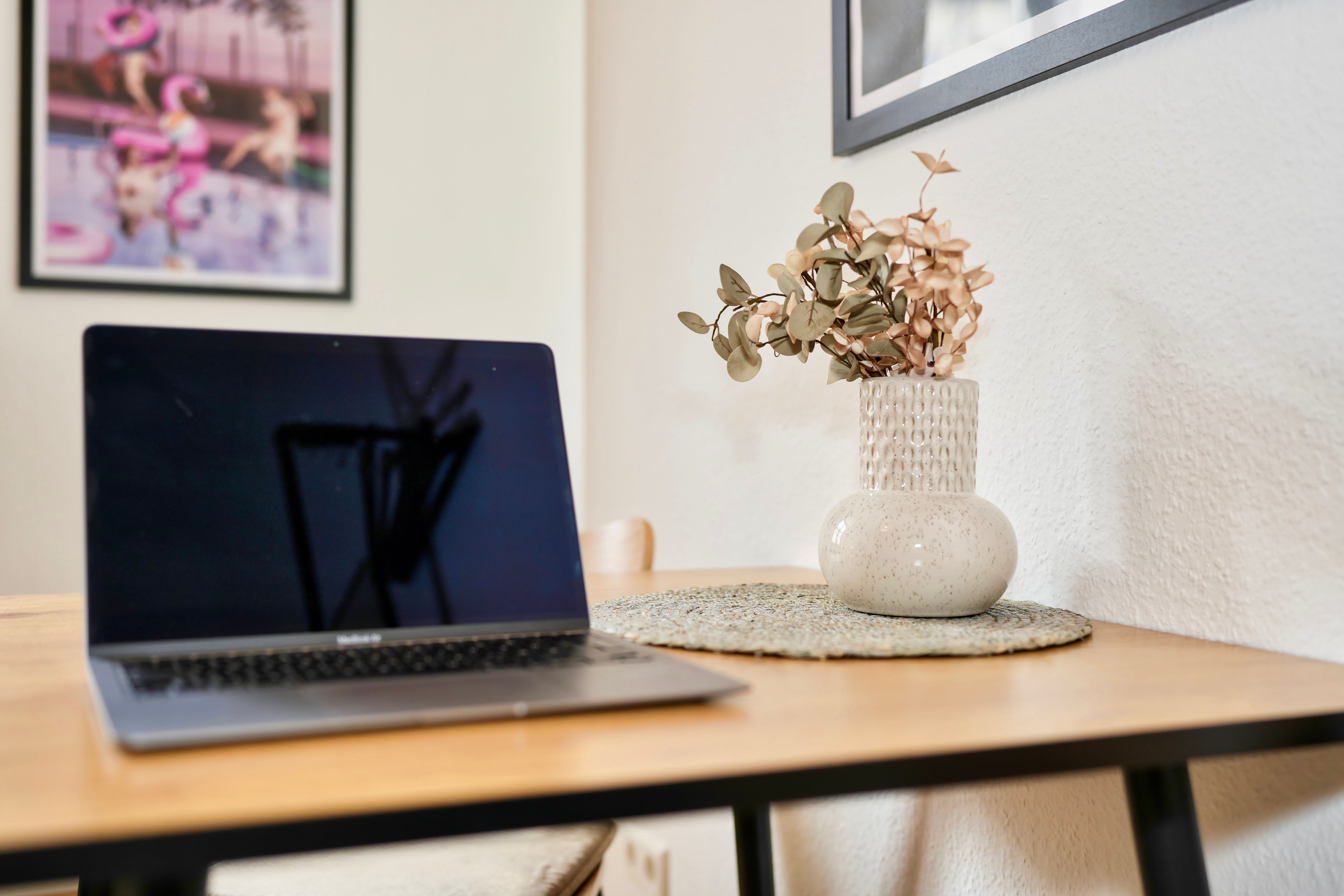  SudenburgNest: Modern, Studio Apartment In Magdeburg Including Box Spring Bed, Netflix And Washing M  -  SudenburgNest: Modern, studio apartment in Magdeburg including box spring bed, Netflix and washing machine  - Gallery -  16