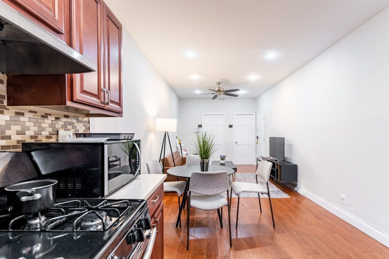  #964: Bedford-Stuyvesant - Queen Bedroom A  -  #964: Bedford-Stuyvesant  - Gallery -  9