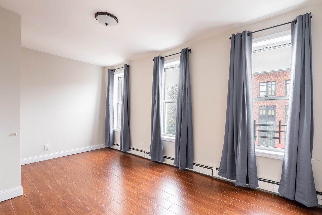  #964: Bedford-Stuyvesant - Queen Bedroom A  -  #964: Bedford-Stuyvesant  - Gallery -  19