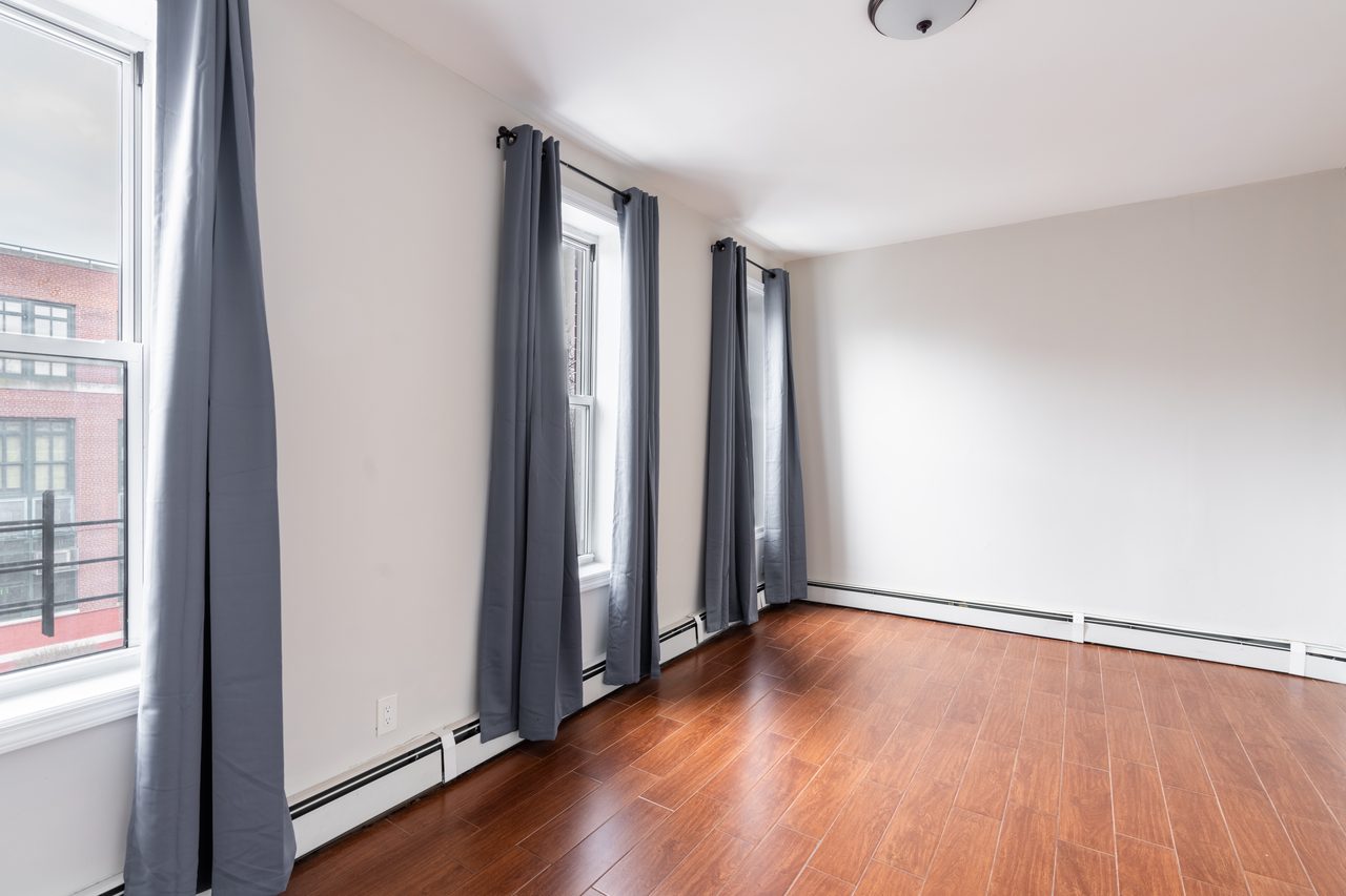 #964: Bedford-Stuyvesant - Queen Bedroom A  -  #964: Bedford-Stuyvesant  - Gallery -  18