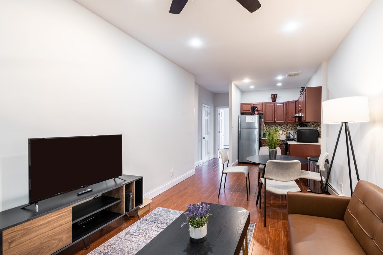  #964: Bedford-Stuyvesant - Queen Bedroom A  -  #964: Bedford-Stuyvesant  - Gallery -  6