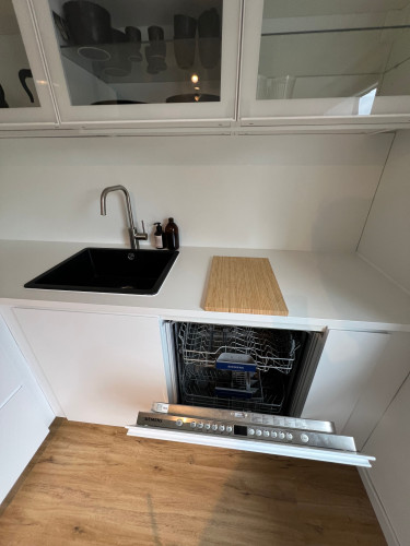 Beautiful house with sunny roof terrace on the outskirts of Cologne. Excellent connections to Cologne city centre & trade fair.