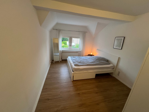 Beautiful house with sunny roof terrace on the outskirts of Cologne. Excellent connections to Cologne city centre & trade fair.