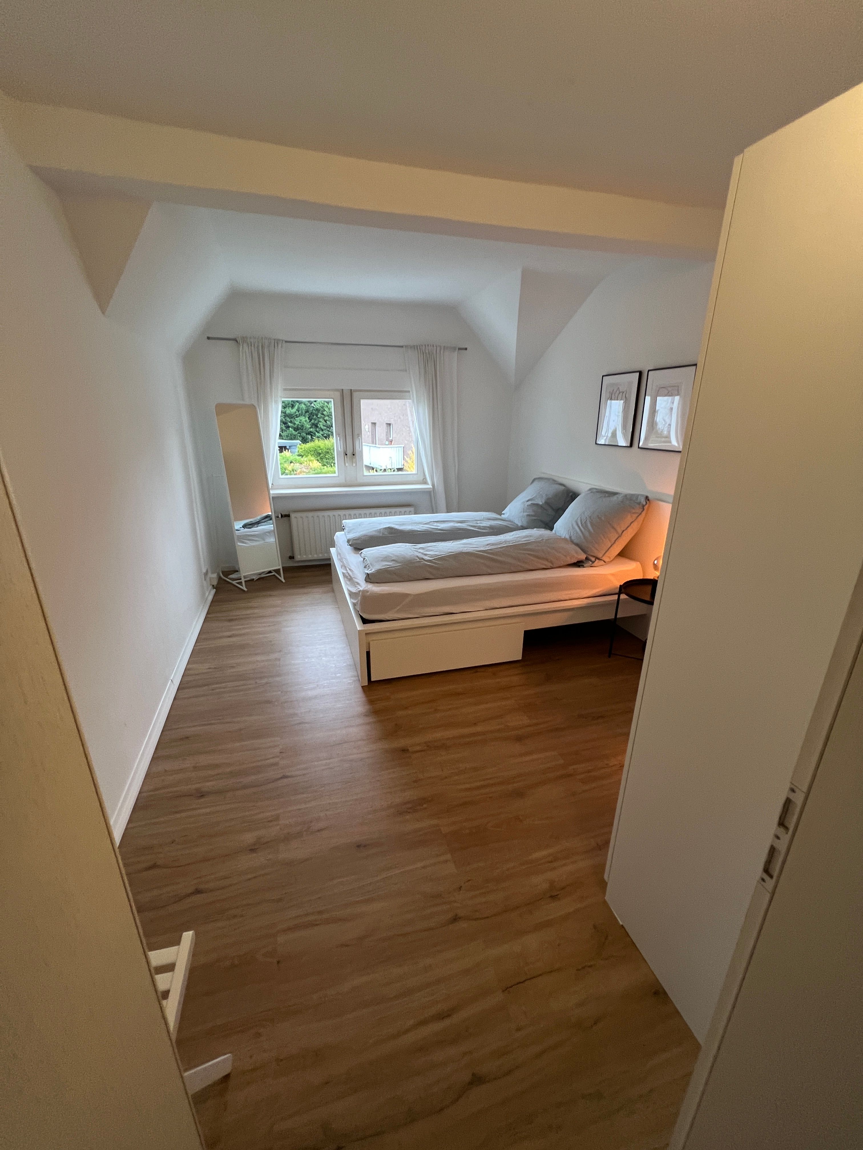  Beautiful House With Sunny Roof Terrace On The Outskirts Of Cologne. Excellent Connections To Cologn  -  Beautiful house with sunny roof terrace on the outskirts of Cologne. Excellent connections to Cologne city centre & trade fair.  - Gallery -  20