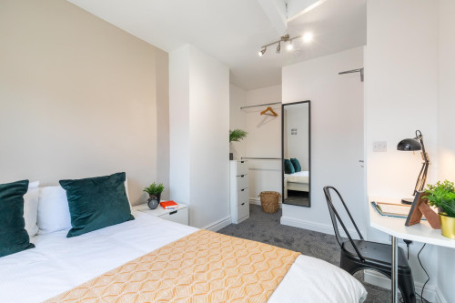 11-hessle-road-leeds-107420533220251004023416AM